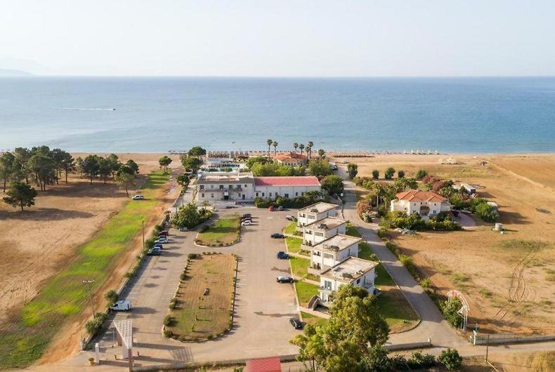 Buka Sandy Beach Messíni المظهر الخارجي الصورة