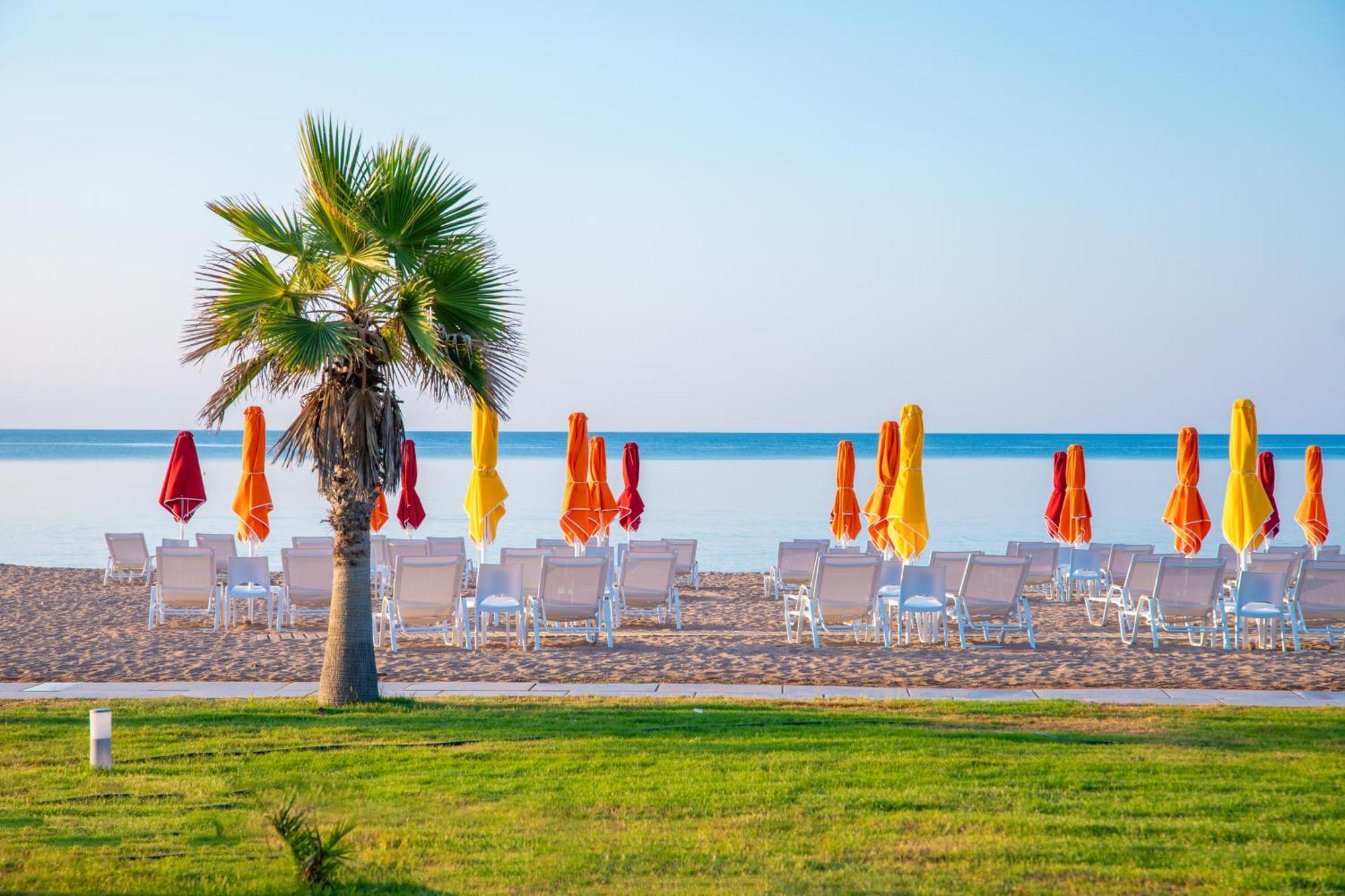 Buka Sandy Beach Messíni المظهر الخارجي الصورة