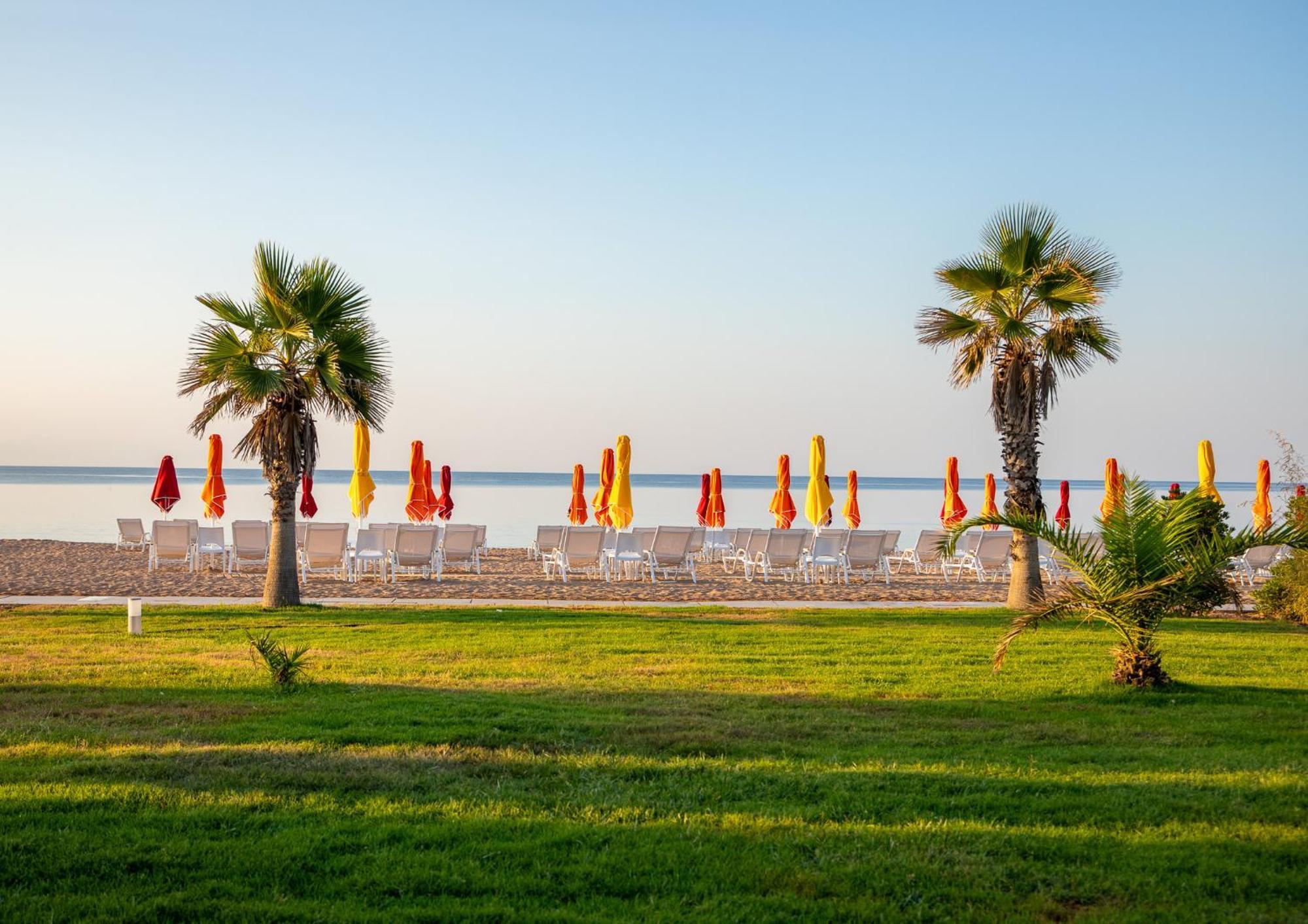 Buka Sandy Beach Messíni المظهر الخارجي الصورة